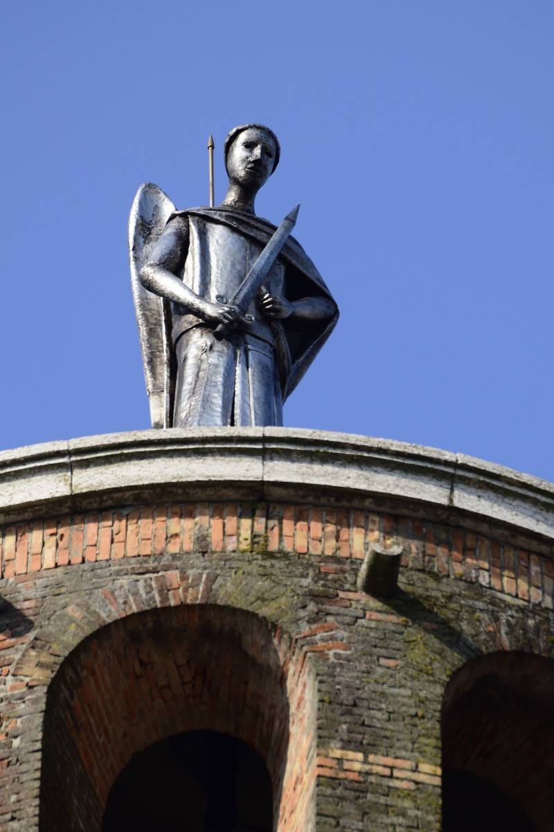 Statua del campanile di San Michele