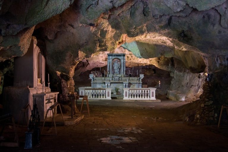 Grotta di San Michele - Antonio Caputo flickr