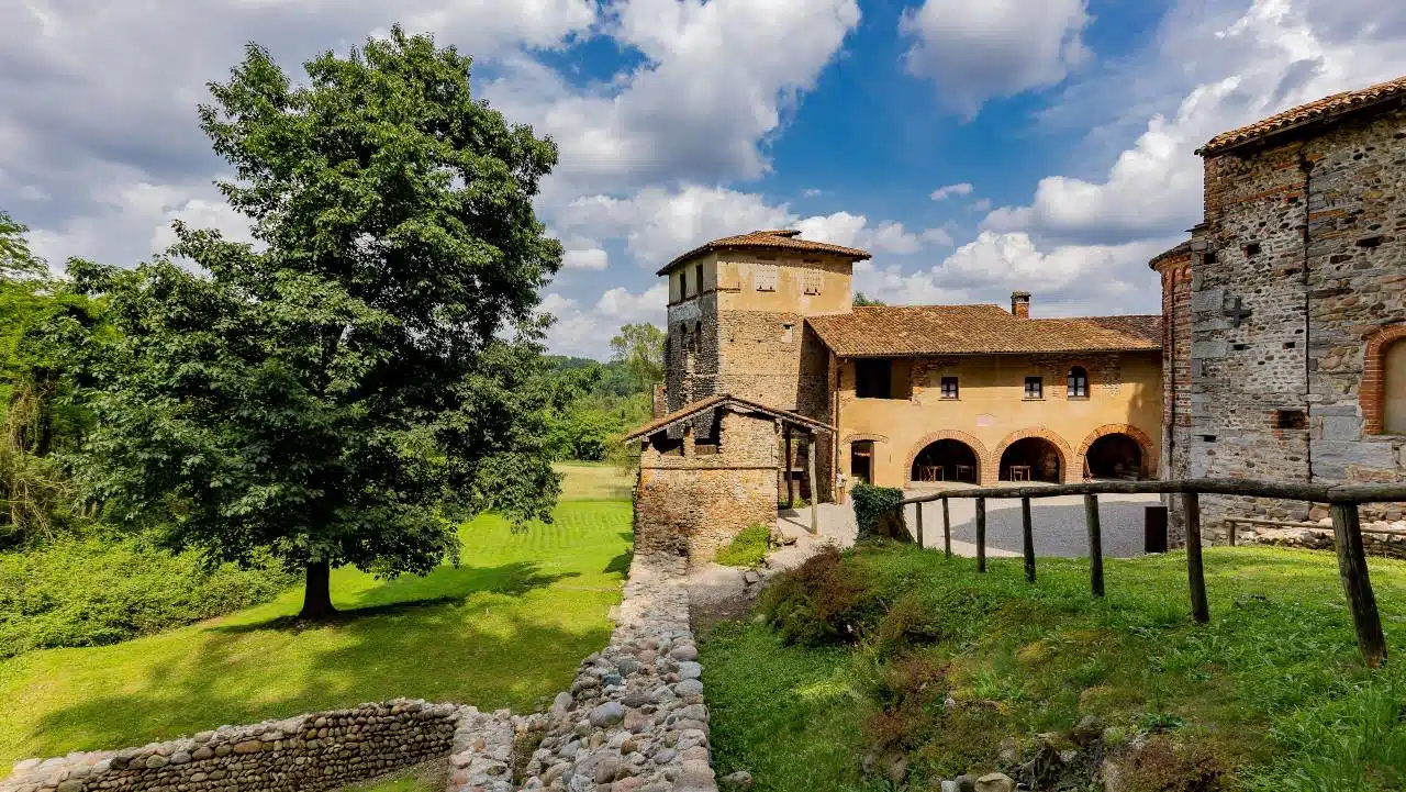 Monastero di Torba Ph Fabio Brambillaflickr
