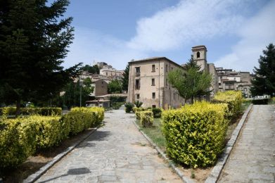 Verso l'Abbazia Florense - Depositphotos
