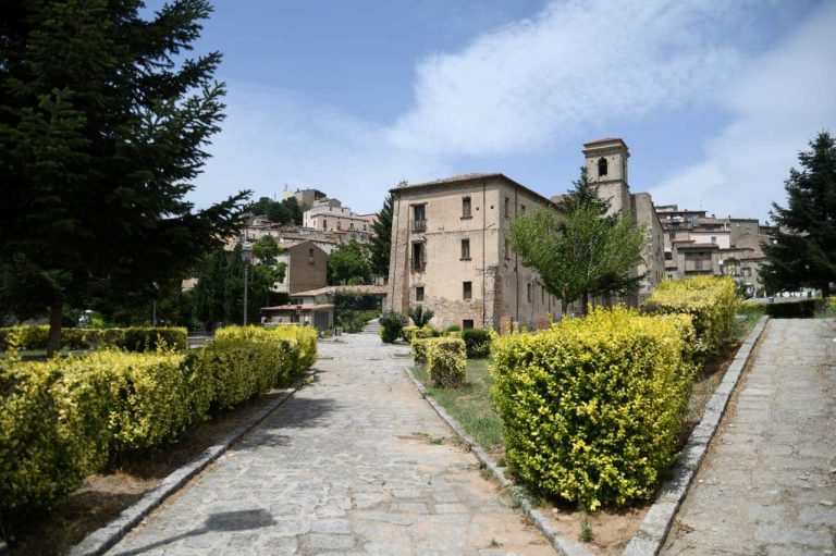 Verso l'Abbazia Florense - Depositphotos