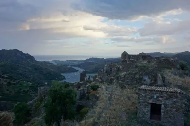 Castello Ruffo di Amendolea - FlyingCrimsonPig flickr