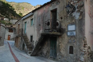 Piazza Alimos - Gallicianò