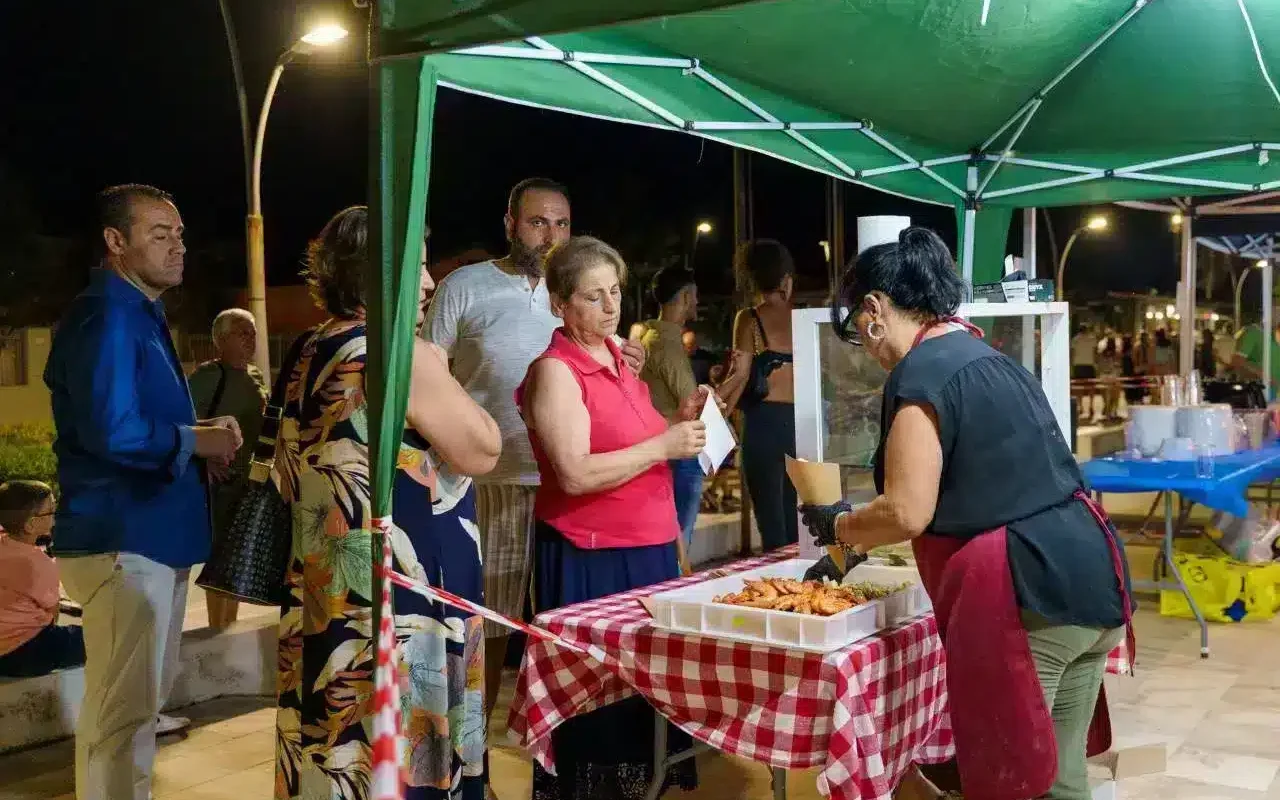 Festa della Madonna di Schiavonea 9 festa della Madonna Schiavonea con preparazione cuoppo di pesce_6_11zon