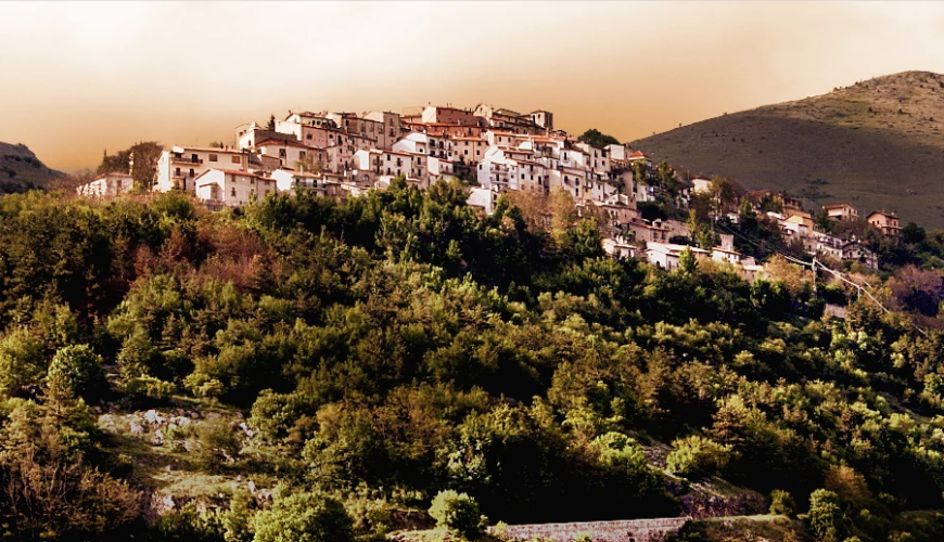 un borgo su una collina