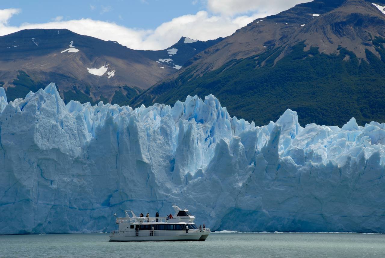 Off-course tourism: Where water becomes magic