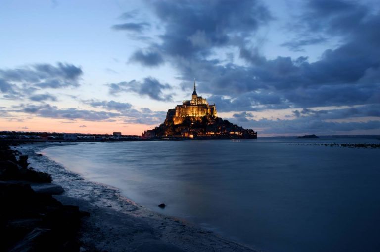 Mont Saint-Michel di sera