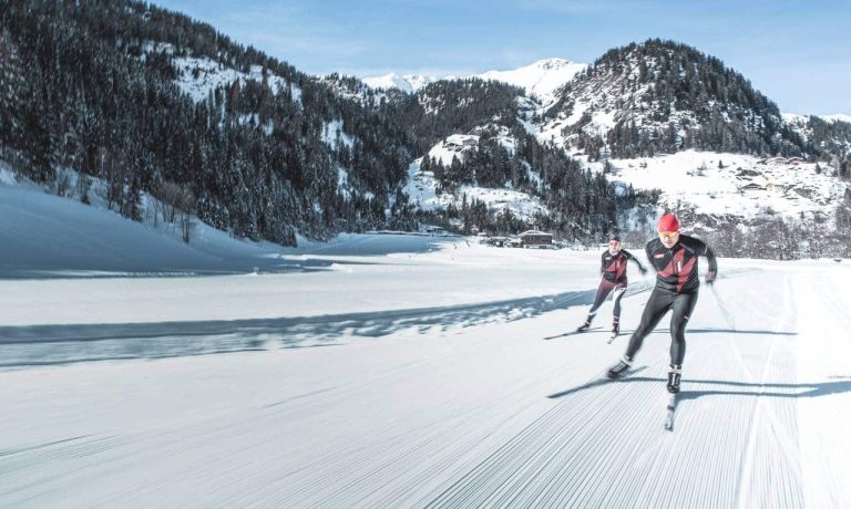 Sci di fondo a Racines: Il tuo paradiso invernale nel cuore delle Alpi