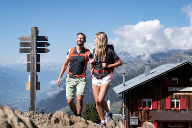 Summer hikes in Scena: scenic trails, mountain huts and South Tyrol’s cultural treasures