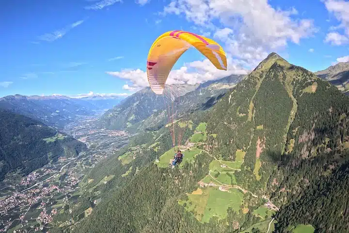 Volo in Parapendio Biposto a Tirolo e Merano: l’emozione di volare sulle Alpi