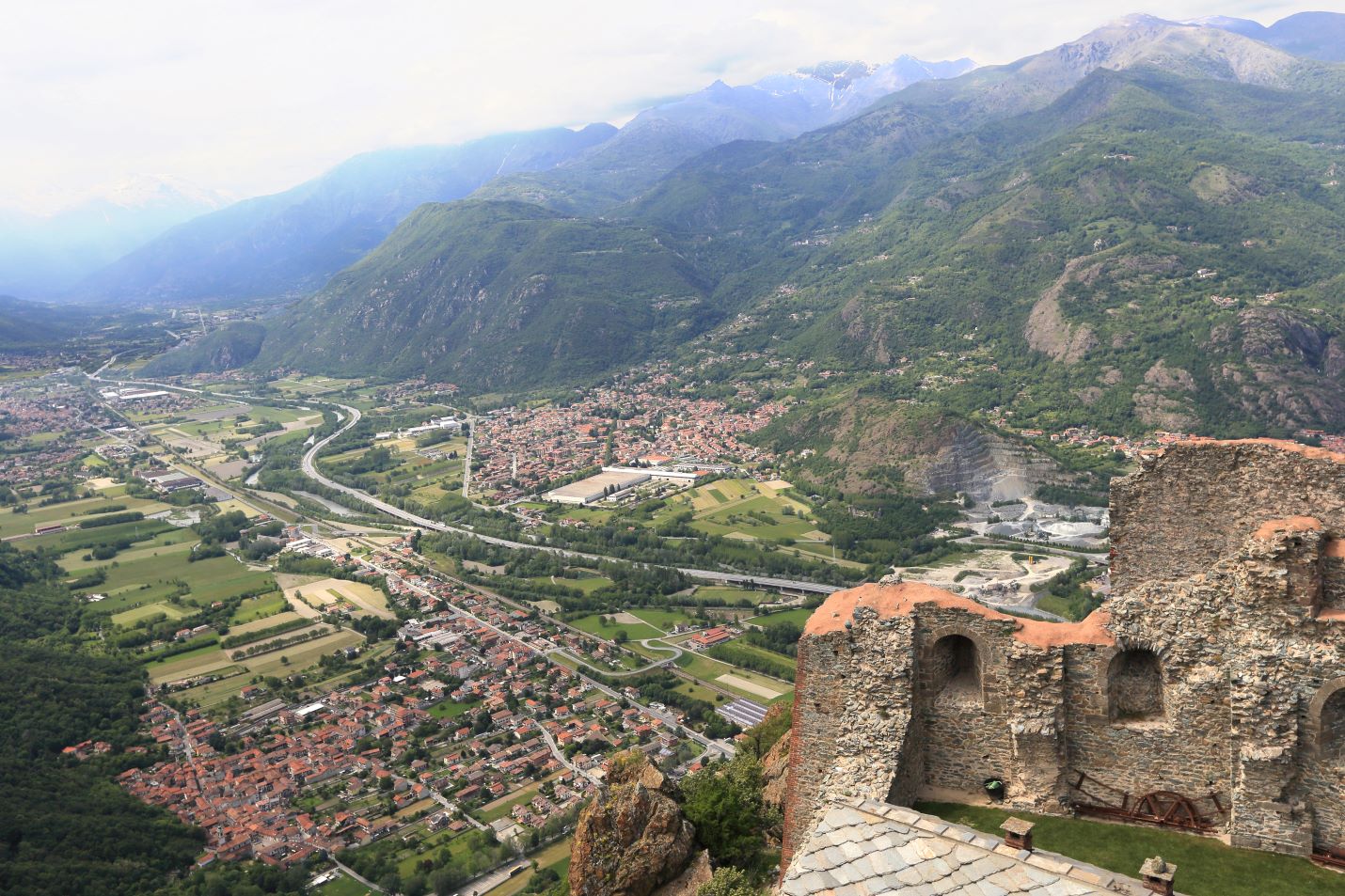La Val di Susa dall'alto della Sacra di San Michele