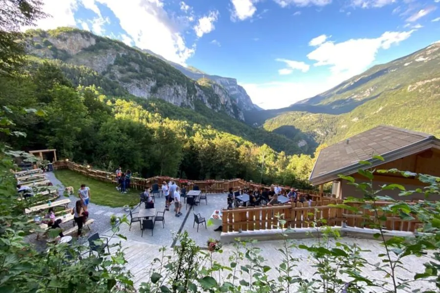 Torcel Guesthouse and Bar
