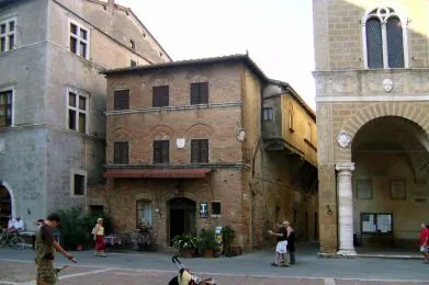 DIGITAL CAMERA