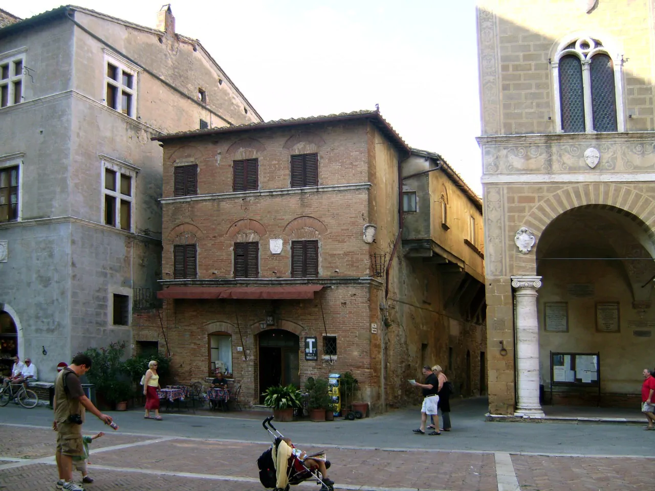 DIGITAL CAMERA