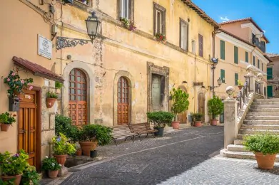 Fiuggi: Il regno delle acque termali e delle storie dipinte