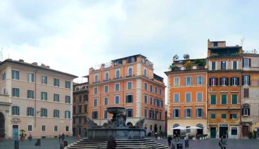 Rome and its Trastevere, like a picturesque village beyond the Tiber