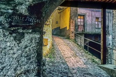 Per tutte le streghe del borgo di Triora