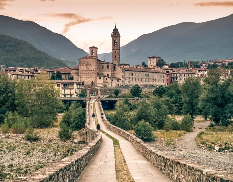 Attraversando il ponte di Bobbio
