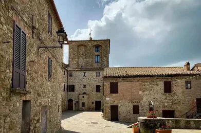 La piazza di Radicofani