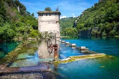 Stifone: Un incredibile gioiello sull'acqua nelle Gole del Nera
