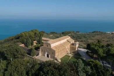 Abbazia di San Giovanni Venere dall'alto