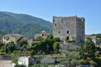Castello Cavaniglia -Giambattista Lazazzera