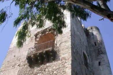 Castello-di-Brolo