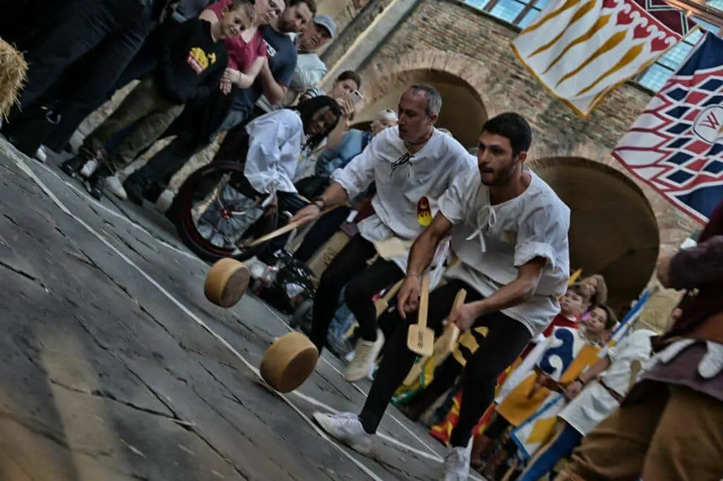 Palio dei Caci 7 Volterra gusto 2023 Palio dei caci Matteo Ribechini.jpg