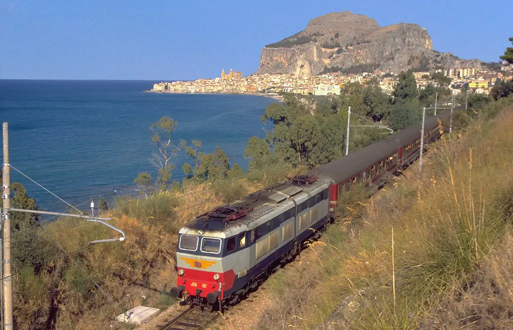 With Trenitalia the villages are closer. The formal collaboration between Ferrovie dello Stato and the Club of the most beautiful villages of Italy.