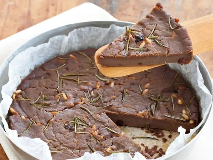 Recipe: Castagnaccio, the dessert of the Tuscan villages that smell of wood