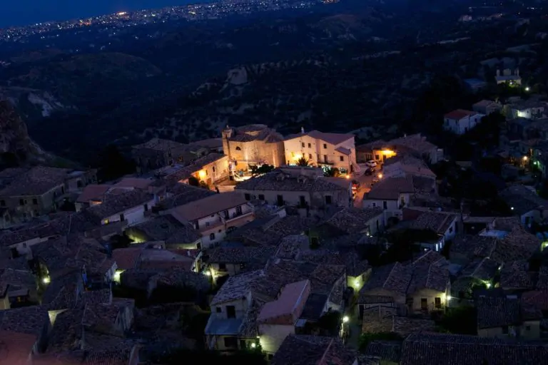 Gerace di notte