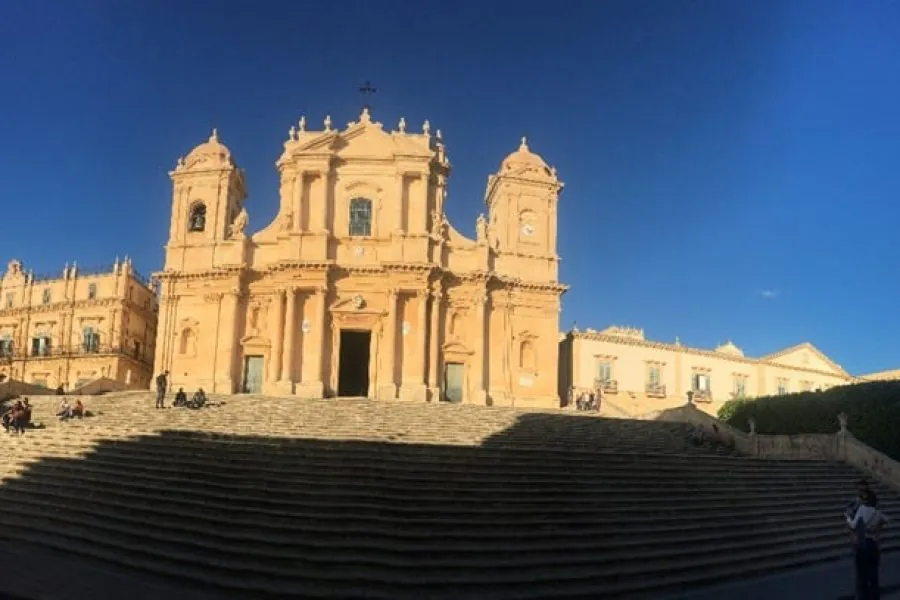 Scopri il fascino senza tempo dei Borghi di Siracusa: Un tour in bici tra Grecia e Barocco