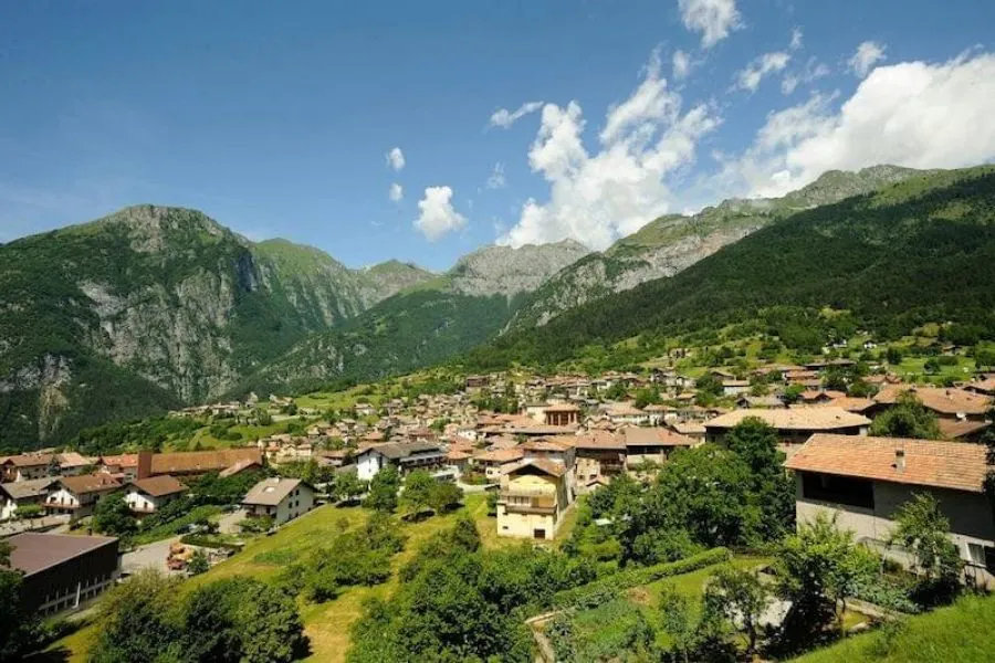 Fuga tra i Borghi nelle Dolomiti di Brenta