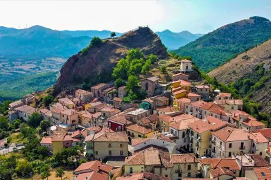 A look at Sasso di Castalda