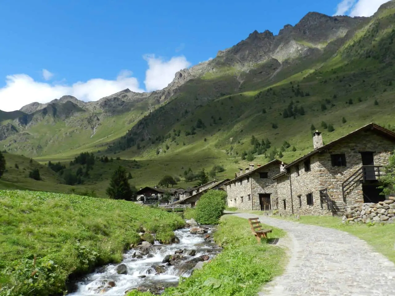 Discover Ponte di Legno and its wonderful alpine hamlets