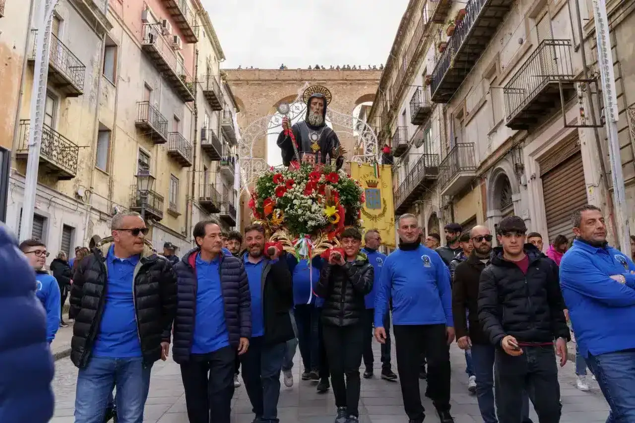 San Francesco di Paola in processione a Corigliano 25 11zon.jpg