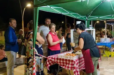 festa della Madonna Schiavonea con preparazione cuoppo di pesce 6 11zon